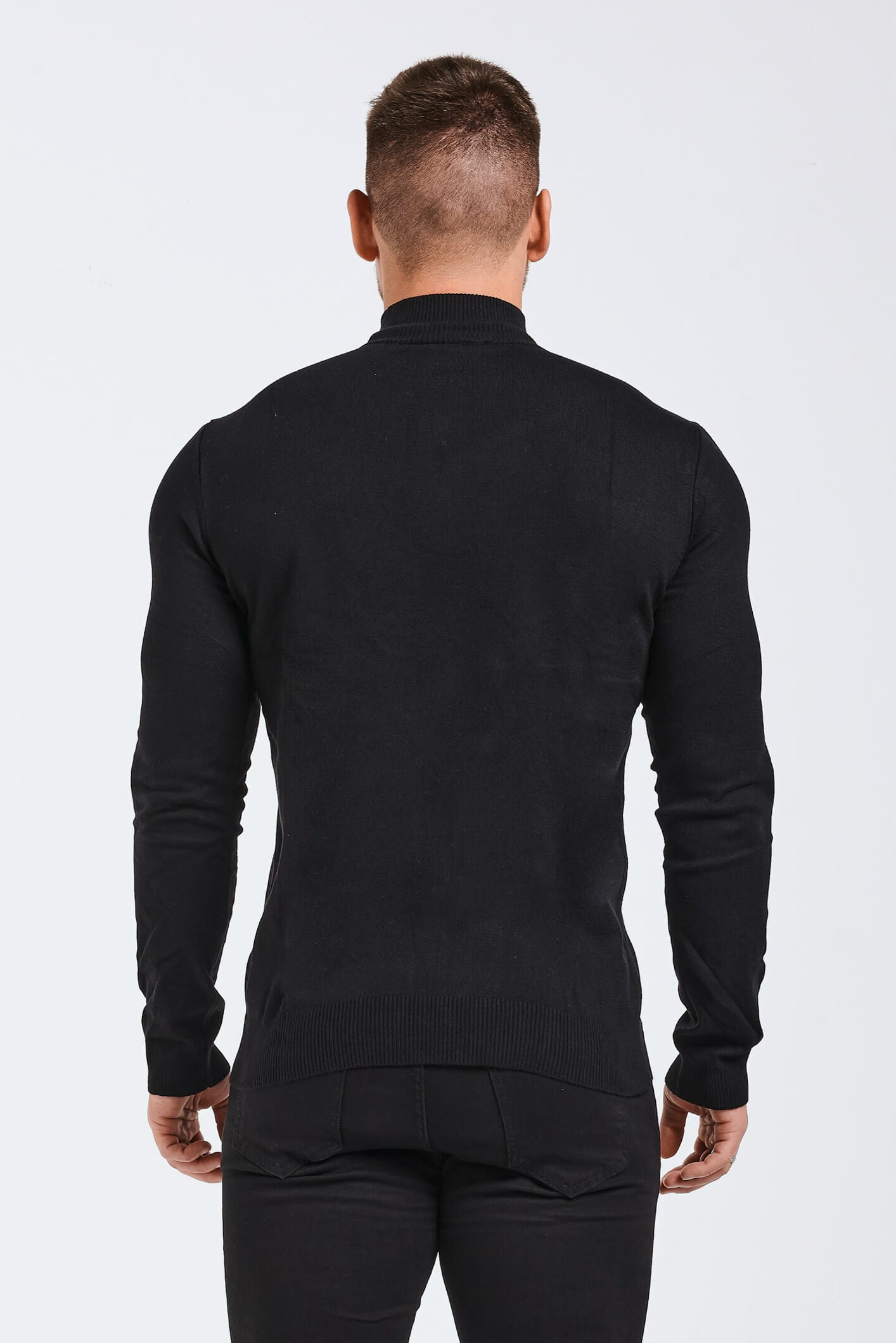 SUÉTER DE TRICÔ COM ZÍPER DE UM QUARTO - PRETO
