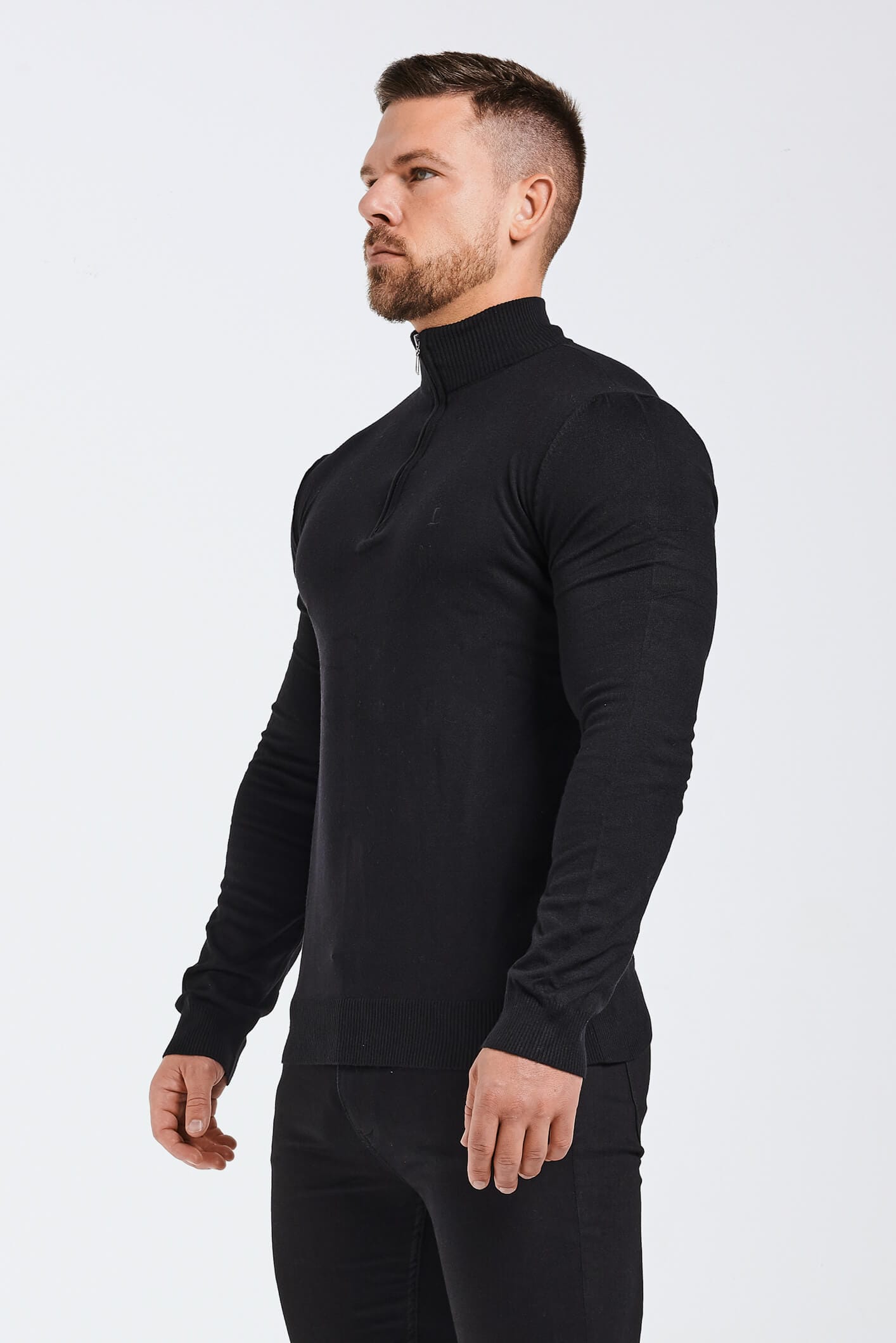 SUÉTER DE TRICÔ COM ZÍPER DE UM QUARTO - PRETO